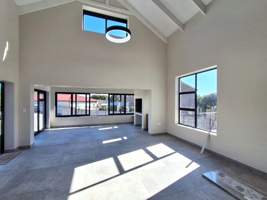 4 Bedroom Property for Sale in Stilbaai Wes Western Cape